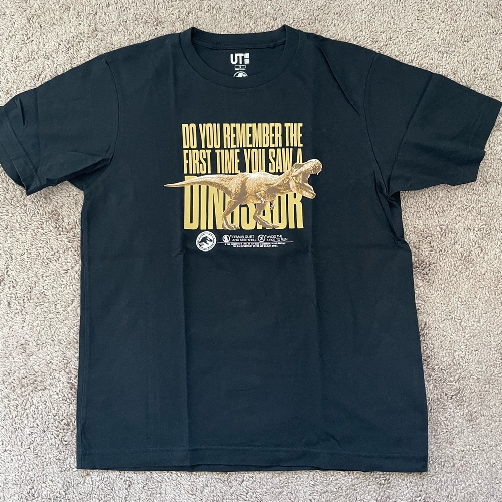 NWOT Uniqlo x Jurassic Park Graphic T-shirt - black - men’s small